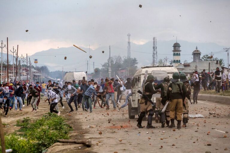 india-kashmir-rusuh--1--ap-photo---dar-yasin