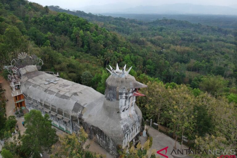 Panduan Lengkap Wisata Bukit Rhema Gereja Ayam: Tiket, Kenangan & Souvenir Resmi