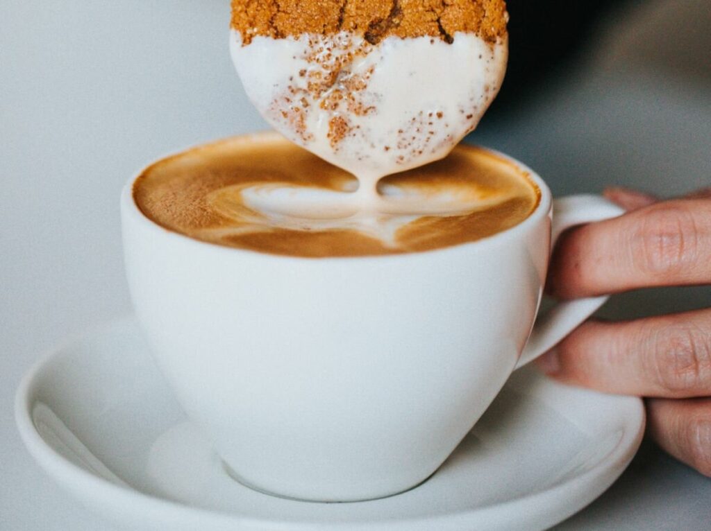 gingerbread-cookie-dipped-in-latte-1